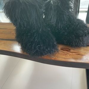 Like-new fur ugg boots